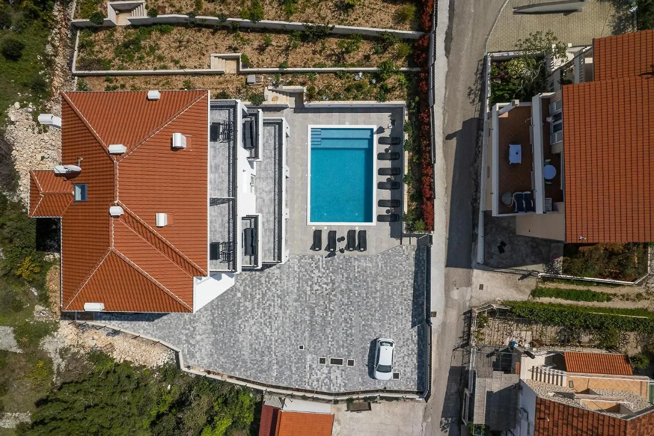 Appartement Villa Barbara & Zoran With Heated Swimming Pool Seget Vranjica Kroatië