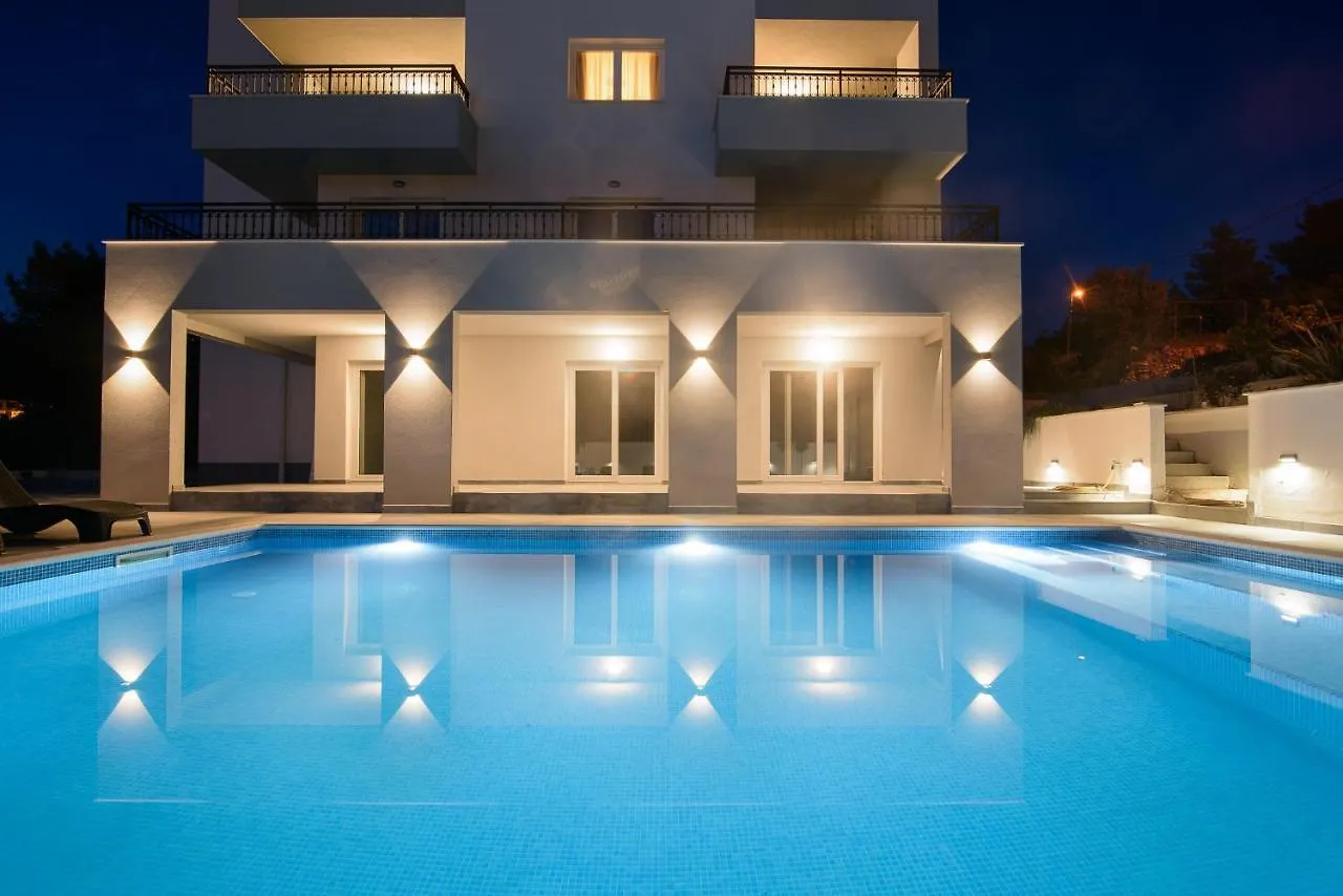 Villa Barbara & Zoran With Heated Swimming Pool Seget Vranjica 0*,  Kroatië